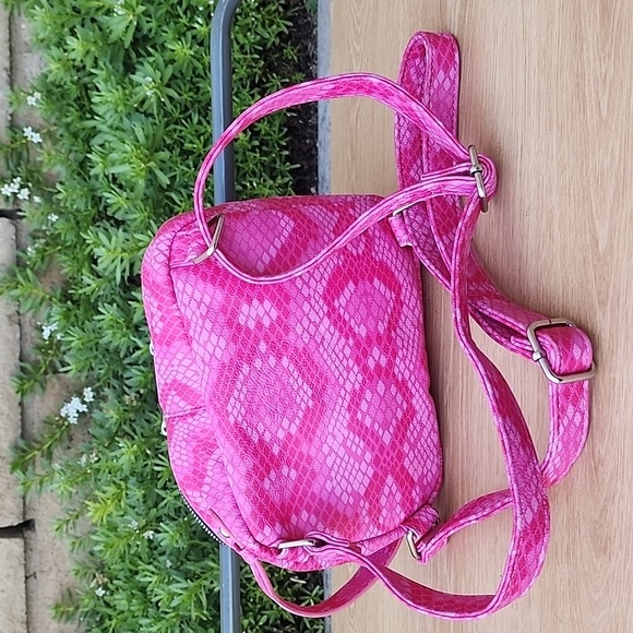 BETSEY JOHNSON Fuchsia Pink and Black Mini Cat backpack NWOT - Picture 9 of 11